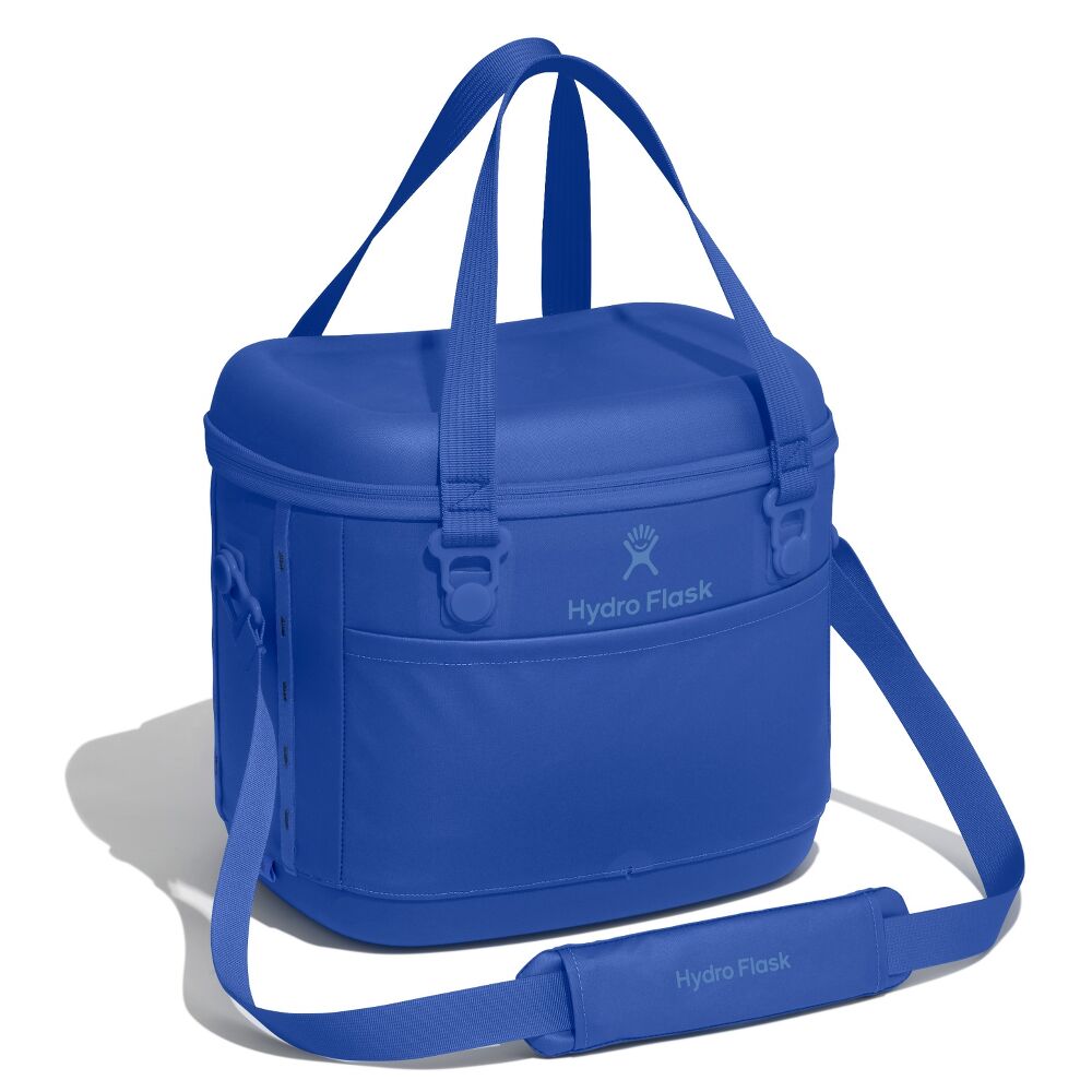 12pco382_carryout_cooler_15l_capri_blue_angled_1